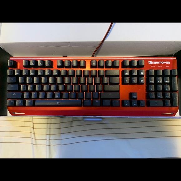 ibuypower Gaming keyboard color black & red - Picture 2 of 4